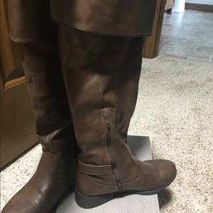 Like new, Brown fold over boots!